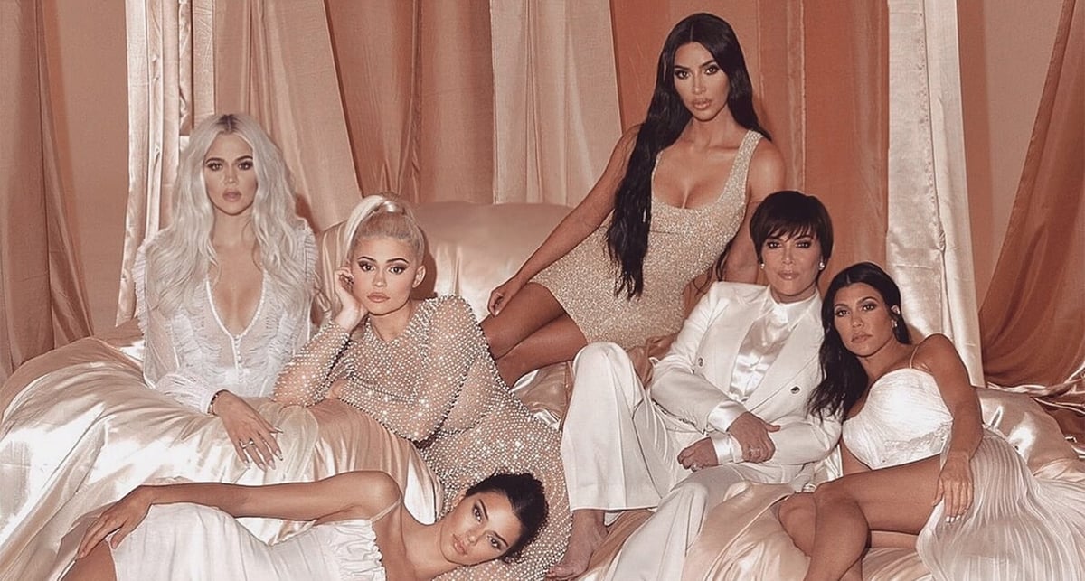 Kris entourée de ses cinq filles, Kim, Khloé, Kourtney, Kendall et Kylie.