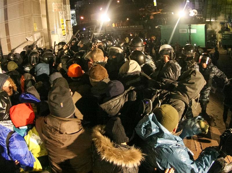Manifestation pro-européenne à Kiev dispersée par la police
