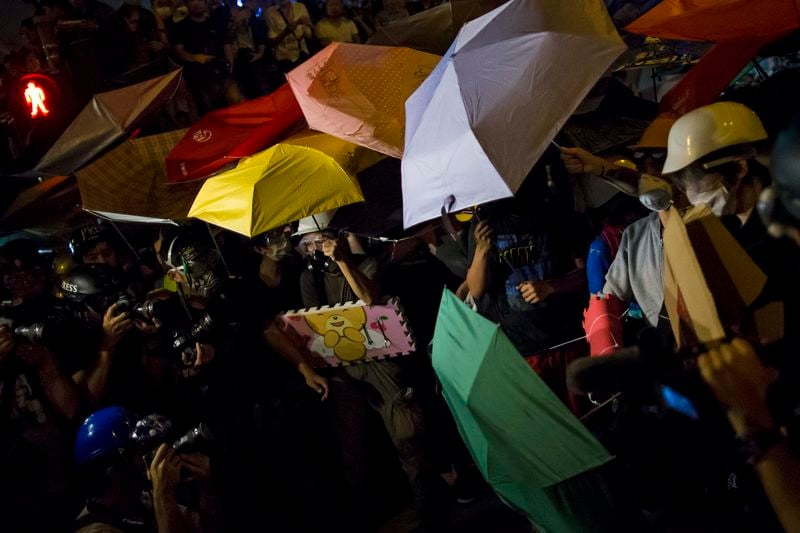 Heurts entre manifestants et policiers à Hong Kong