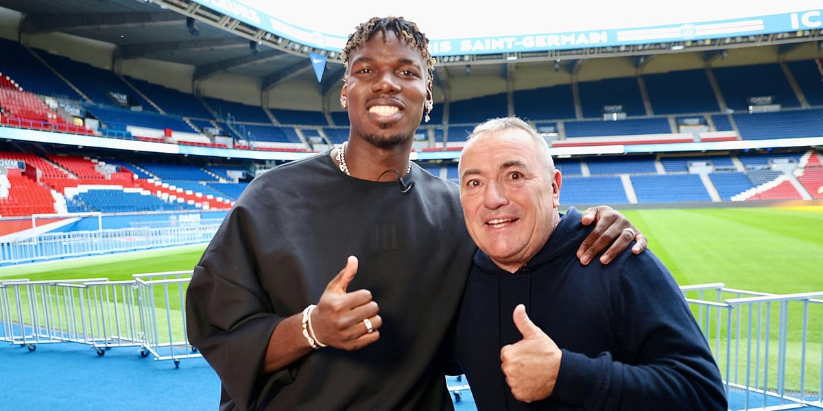 Paul Pogba et Fabien Onteniente, qui l’a fait tourner
dans « Quatre Zéros », lundi au Parc des Princes.