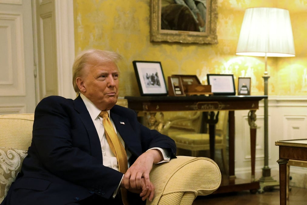 Les élus trumpistes envisagent de présenter un nouveau projet de loi drastiquement réduit, une idée soutenue par Donald Trump à une condition : inclure un relèvement du plafond de la dette.