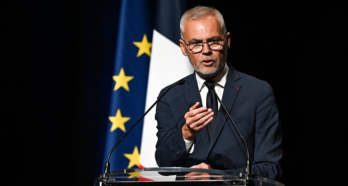 Christophe Bouillon explique comment les régions se développent aujourd'hui, loin des modèles parisiens.
