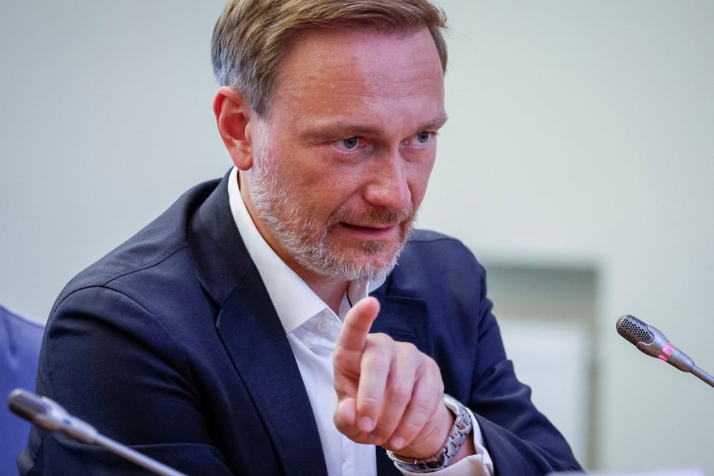 Le ministre allemand des Finances se demande si « la prochaine administration américaine pourra continuer à soutenir ainsi l'économie » et « si des subventions aussi élevées sont soutenables ».