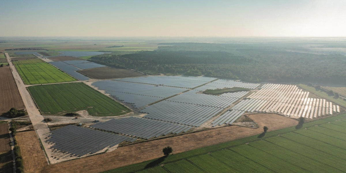 Centrale solaire de Samoussy, exploitée par Plenitude, le nouveau nom commercial d'Eni gas & power.