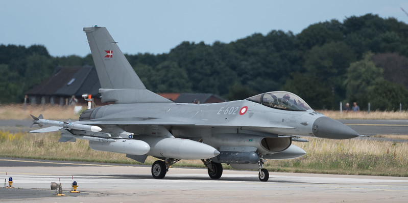 les F-16 danois constitueront « l'épine dorsale du système de défense aérienne de l'Argentine, mission que les avions Mirage ont accomplie pendant plus de 40 ans jusqu'à leur déprogrammation », avait expliqué en avril 2024 le ministère argentin de la Défense.