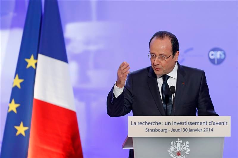 Hollande promet de sanctuariser les crédits de la recherche