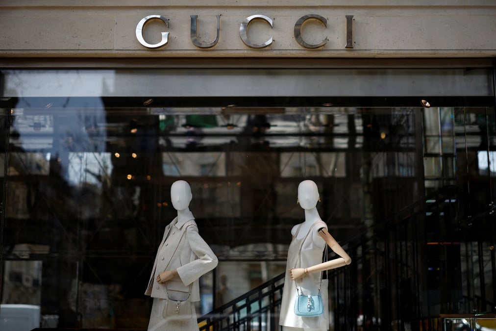 Une boutique de gucci a paris