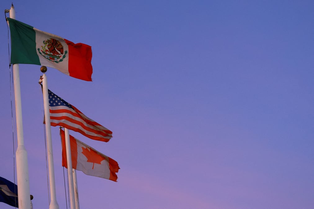 Samedi, le président américain a signé un décret imposant 25% de droits de douane sur l'ensemble des produits provenant du Mexique et du Canada.