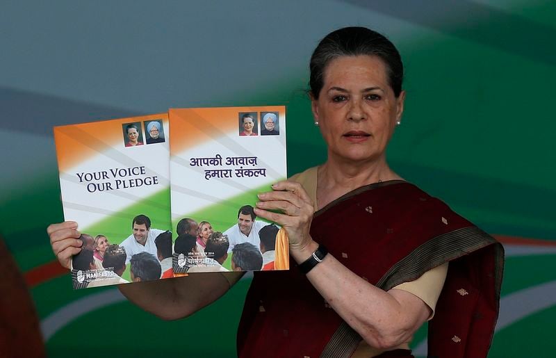 Sonia Gandhi tente de sauver sa campagne électorale en Inde