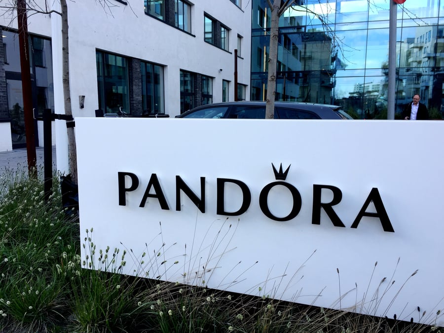 Pandora va supprimer 1.200 postes, nouvelle baisse du ca au premier trimestre