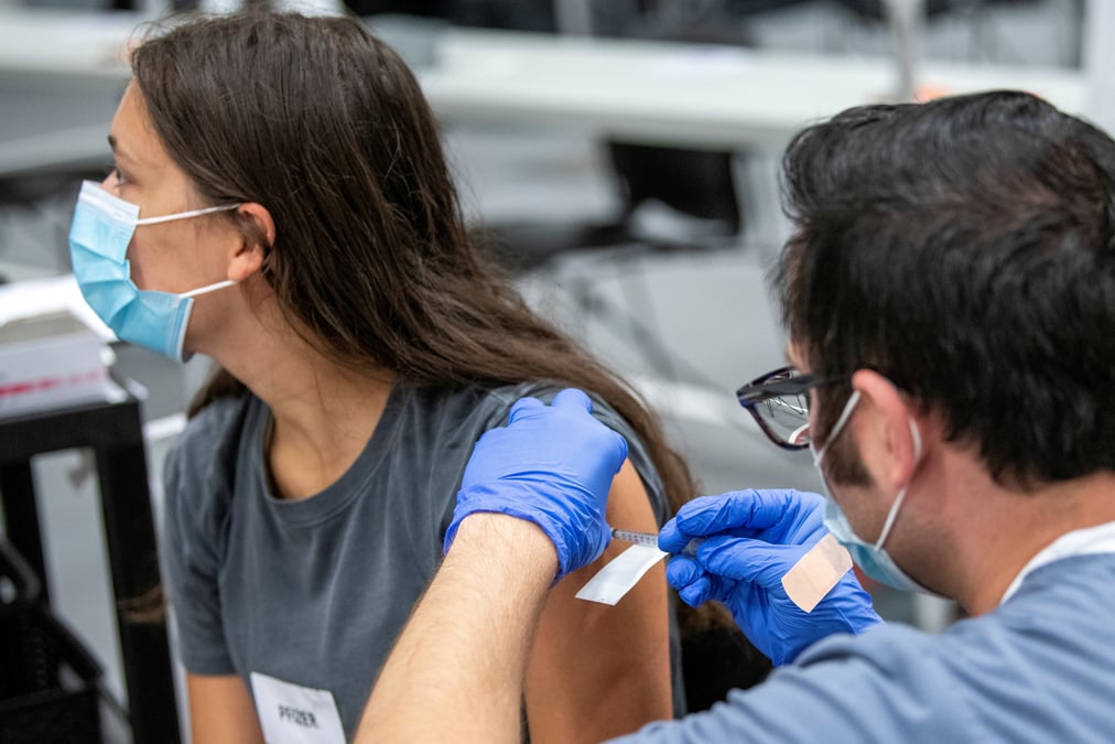 Etats-unis: biden oblige les sous-traitants de l'etat federal a se vacciner contre le covid-19
