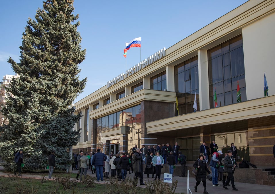 Photo des delegues qui se rassemblent pour participer au congres des deputes a tiraspol