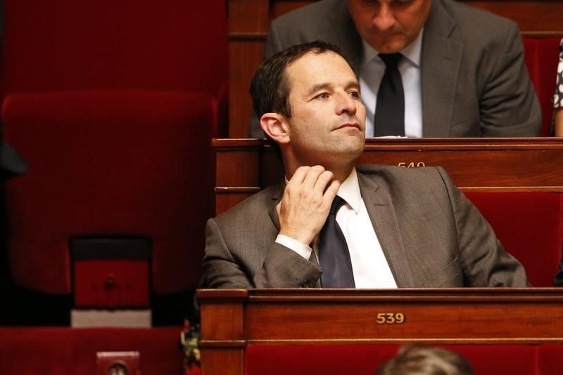 Hamon exhorte hollande de trancher la question du burkini