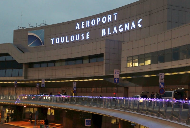 Les opposants a la privatisation de l'aeroport de toulouse deboutes