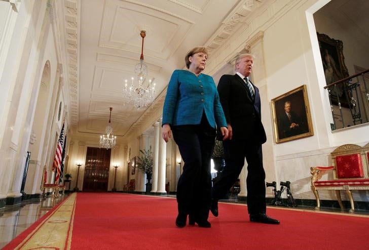 Merkel dit avoir "une bonne relation de travail" avec trump