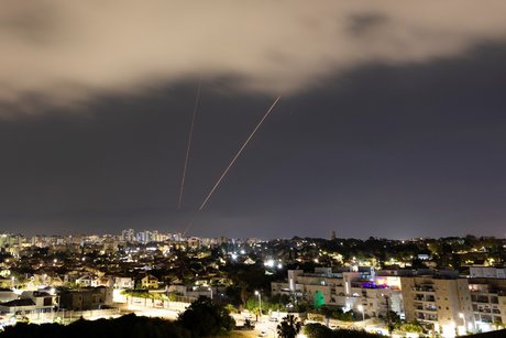 Israël avait prévenu qu'il riposterait après que l'Iran a tiré des centaines de missiles et de drones sur le territoire israélien au cours du week-end.