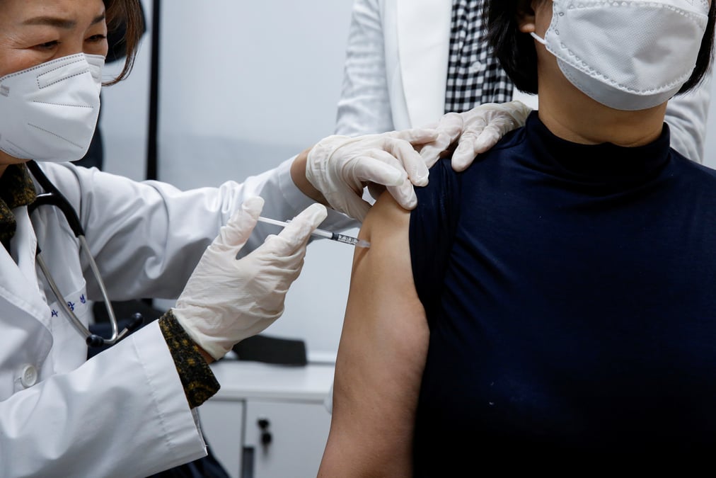 Coronavirus: debut de la campagne de vaccination en coree du sud