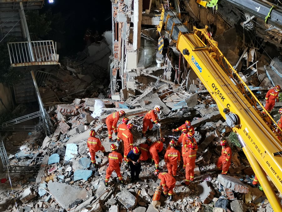 Chine: le bilan s'alourdit a 17 morts apres l'effondrement partiel d'un immeuble