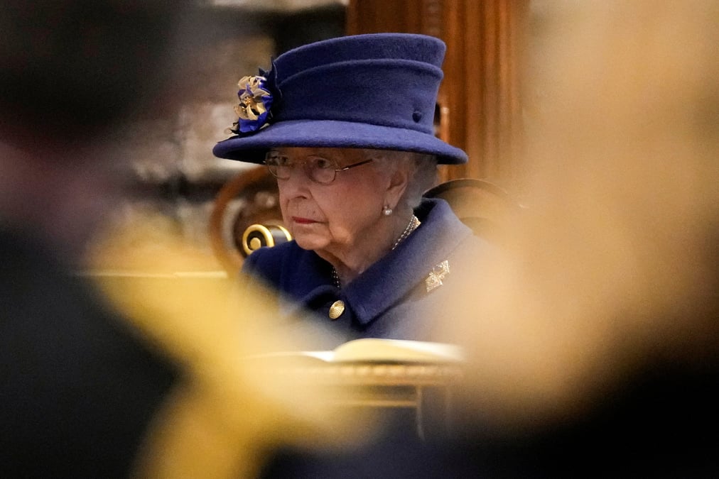 La reine elizabeth ii au repos a la demande de ses medecins