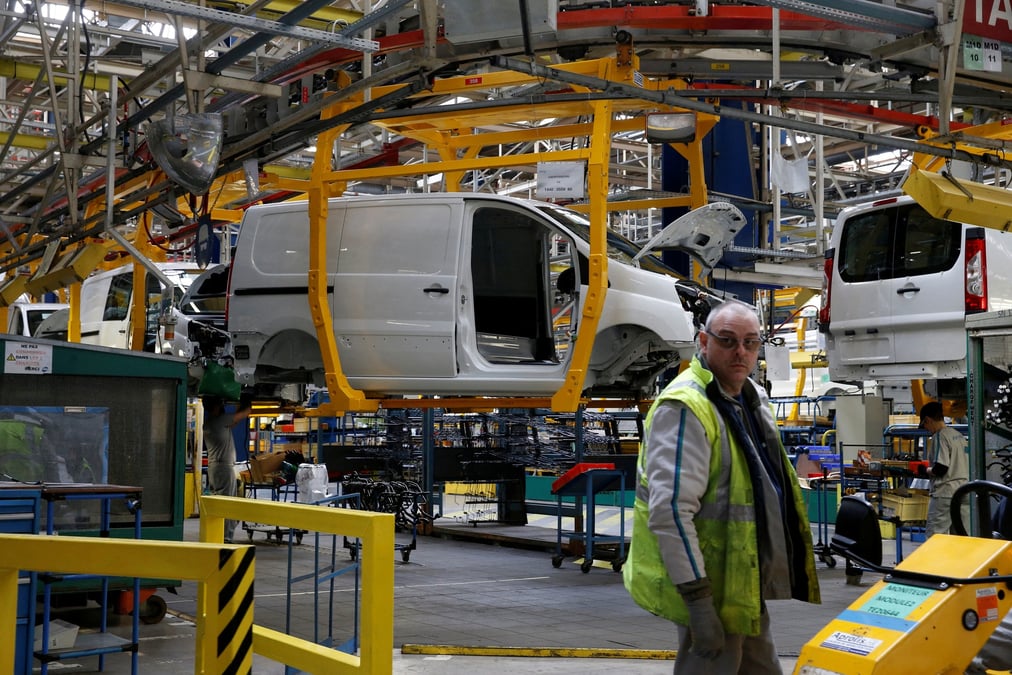 Le climat des affaires dans l'industrie depasse les attentes en juin