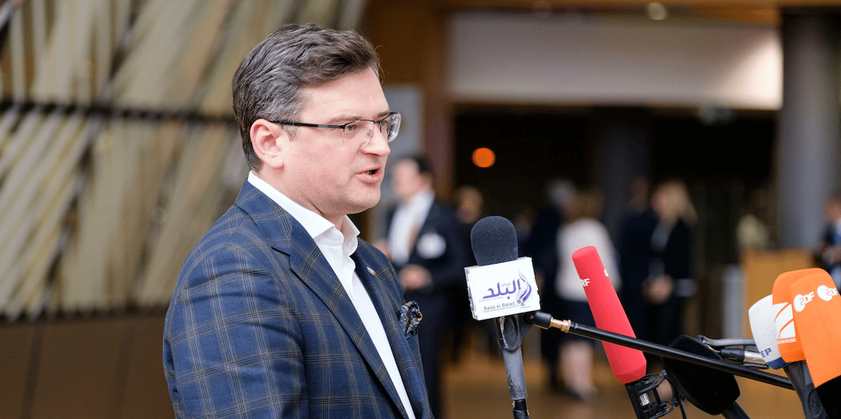 « Malheureusement, nous sommes dans une sorte d'impasse sur ces deux questions car nous avons des divisions sur la première et il y a clairement un manque de volonté sur la deuxième », a pointé le chef de la diplomatie ukrainienne Dmytro Kouleba.