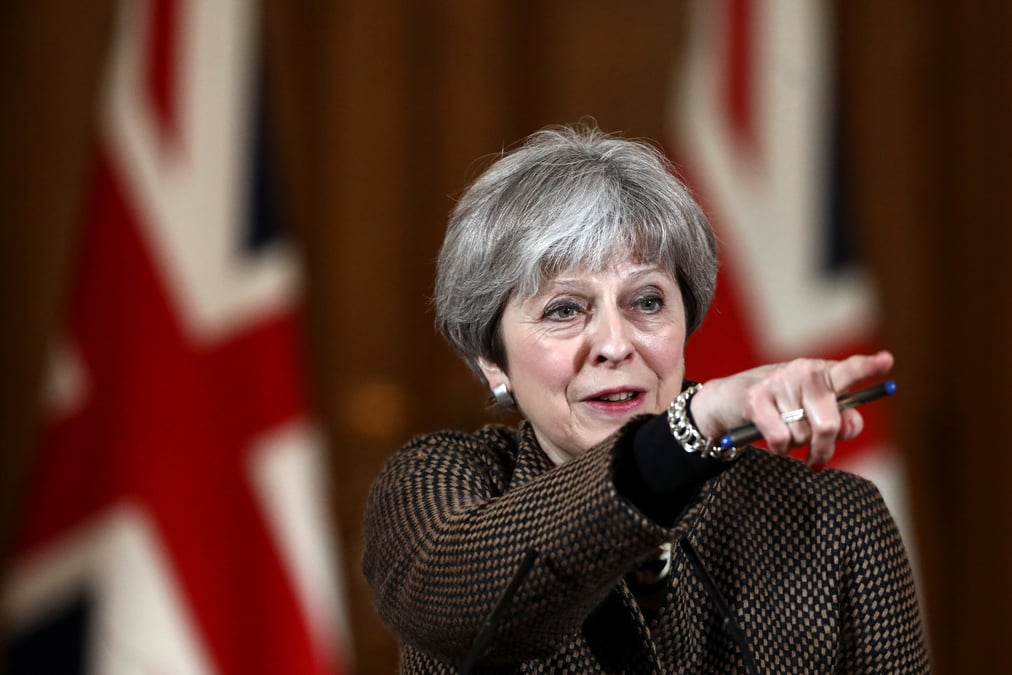 Frappes en syrie: may prete a rendre des comptes aux communes