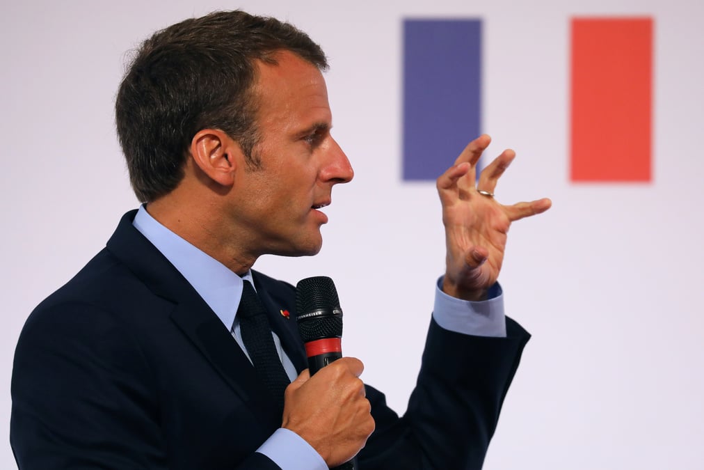Macron en russie pour le match retour face a poutine