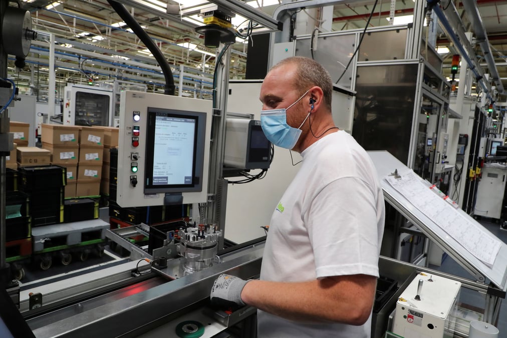 France: l'insee voit le pib se contracter de 4,5% au 4e trimestre