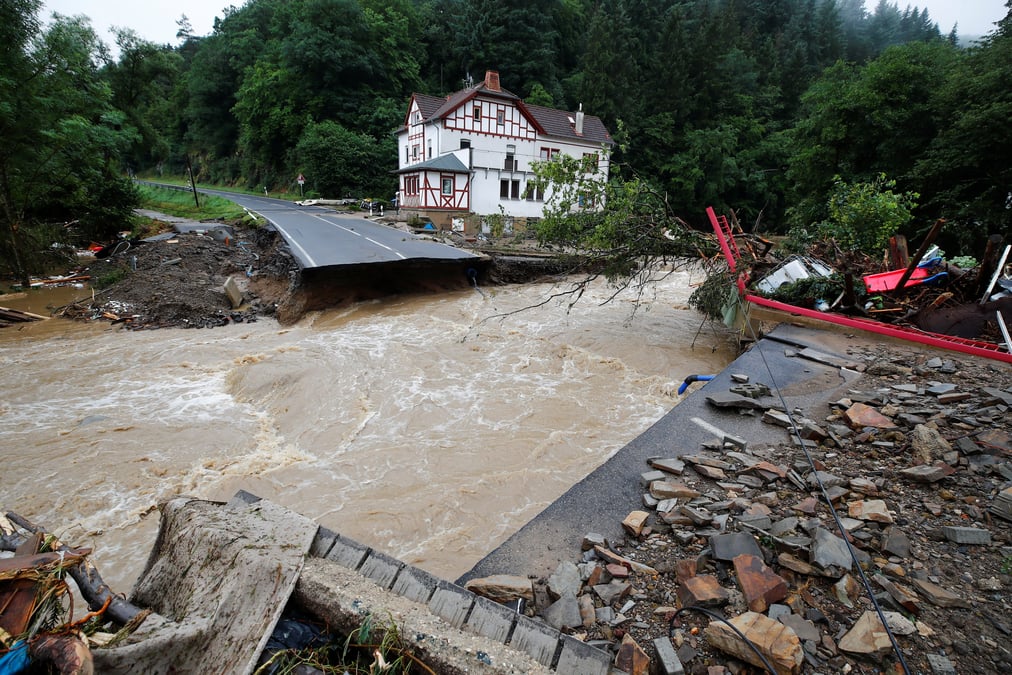 Au moins 44 morts apres des pluies diluviennes en allemagne et belgique