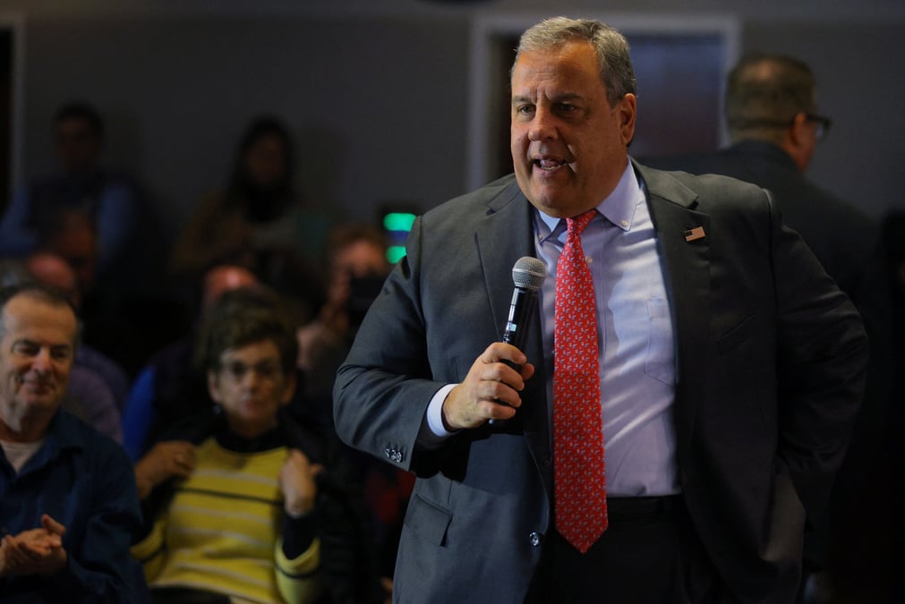 L'ancien gouverneur du new jersey chris christie prend la parole a manchester, new hampshire, etats-unis