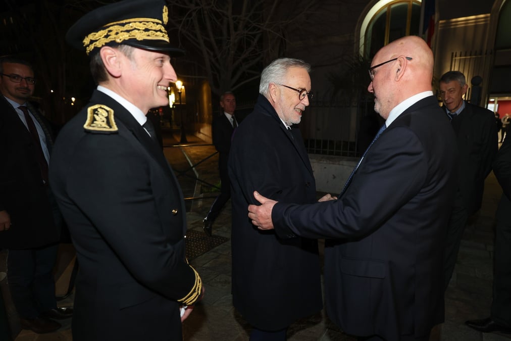 Le ministre de l'Aménagement du territoire et de la Décentralisation, François Rebsamen, ici lors de son déplacement en Corse en début d'année, a supervisé le projet de loi qui prévoit la création d'un « Établissement public du commerce et de l'industrie ».