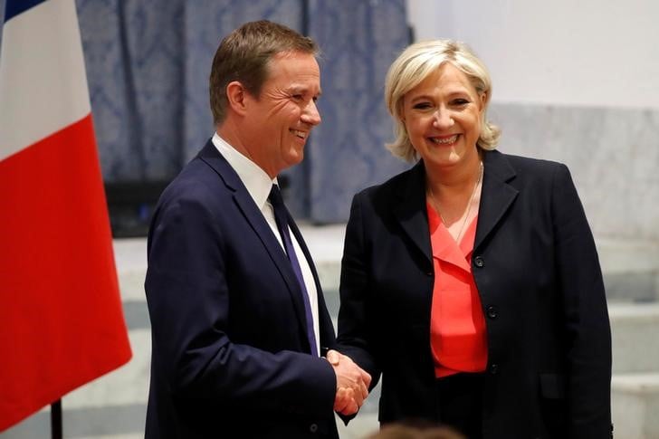 La droite deplore une "trahison" de dupont-aignan