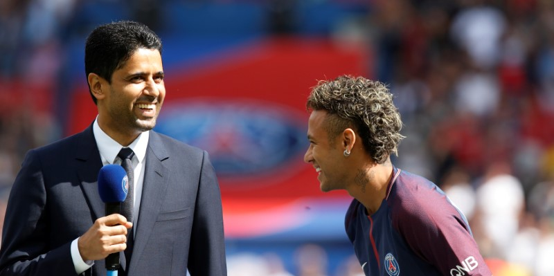 Accueil triomphal pour neymar au parc des princes