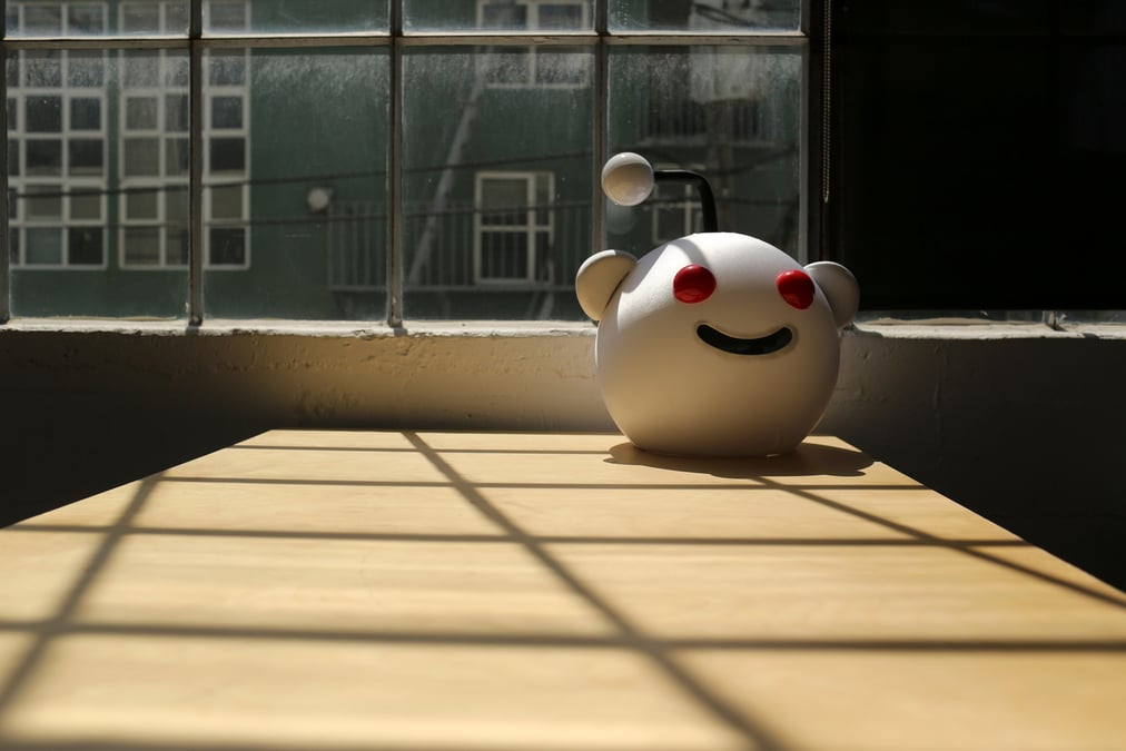 Le reseau social reddit leve 300 millions de dollars