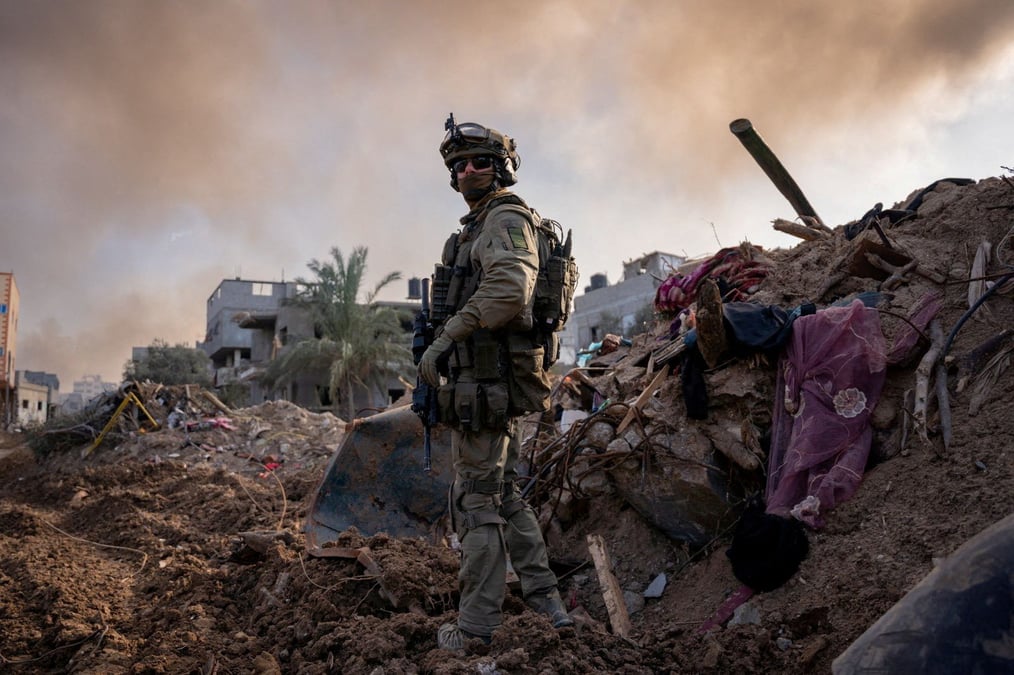 Un soldat israelien dans la bande de gaza