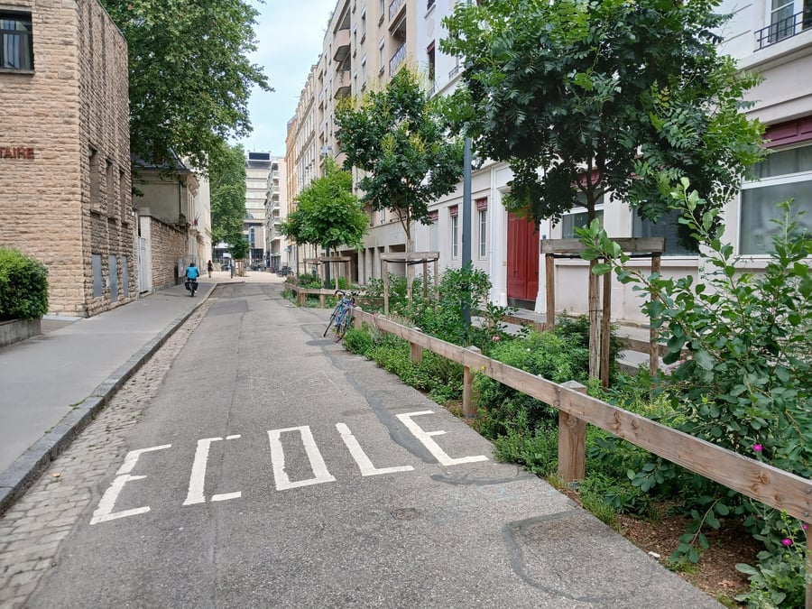 Calquée sur le modèle des conventions citoyennes jusqu'ici appliquées au plan européen et national sur différentes thématiques, cette convention métropolitaine sera la première en France à être consacrée à l'adaptation au changement climatique, et non plus seulement à son atténuation.