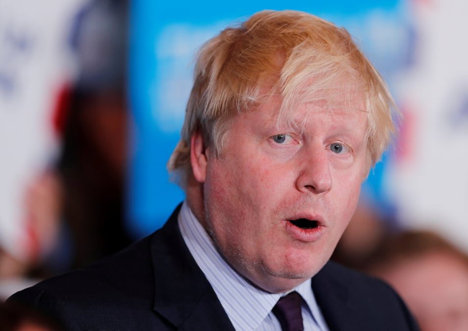Cinq ministres invitent johnson a remplacer may, rapporte le sunday times