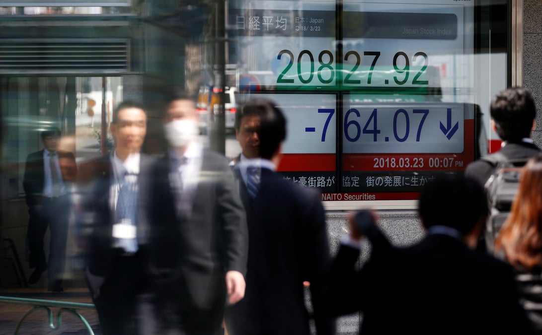 Tokyo finit en baisse apres les nouvelles menaces de trump
