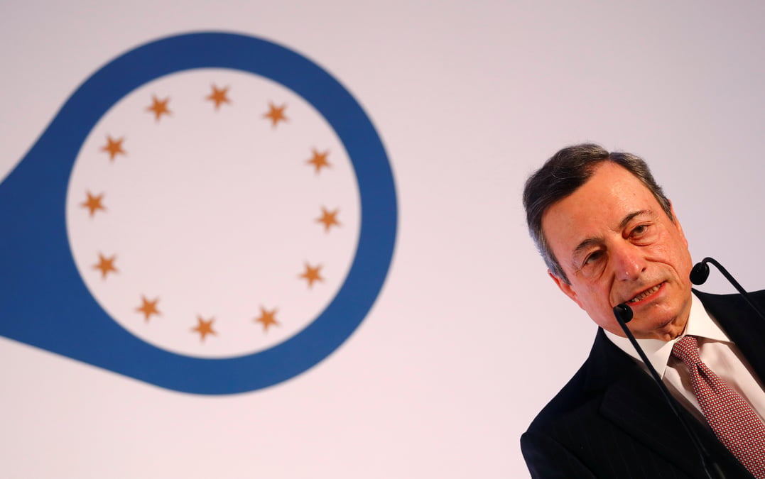 Le marche sous-evalue le risque d'un brexit dur, selon draghi