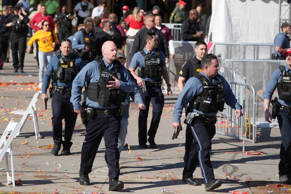 Patrouilles de police apres des coups de feu tires a kansas city