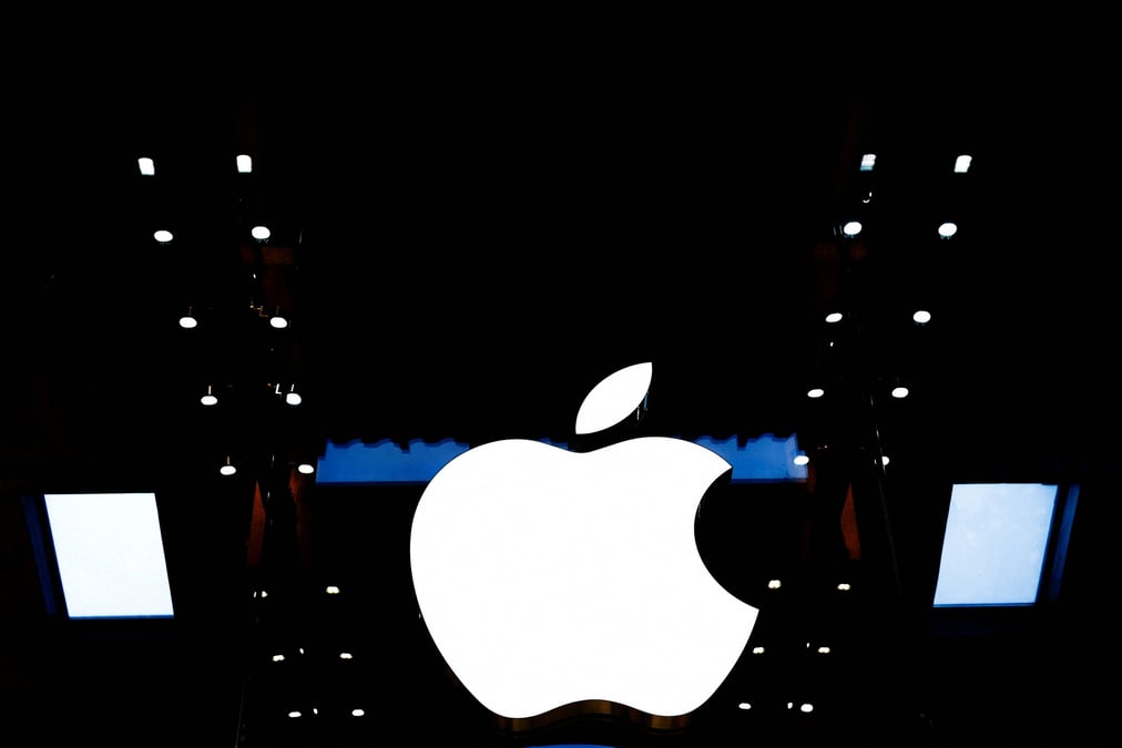 Logo apple dans un magasin apple a paris