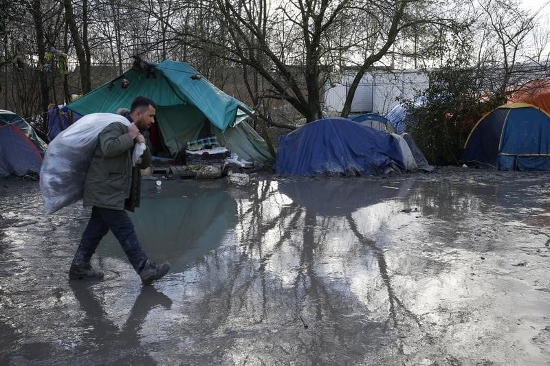Anne hidalgo veut ouvrir un campement de migrants a paris