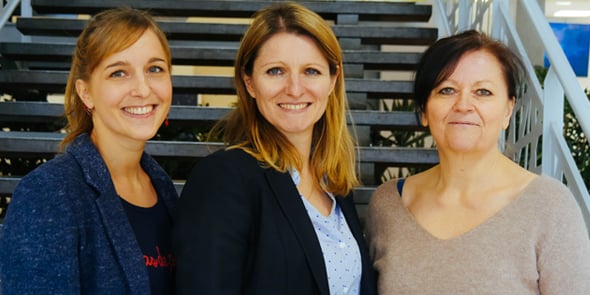 Katherine Gundolf, au centre
