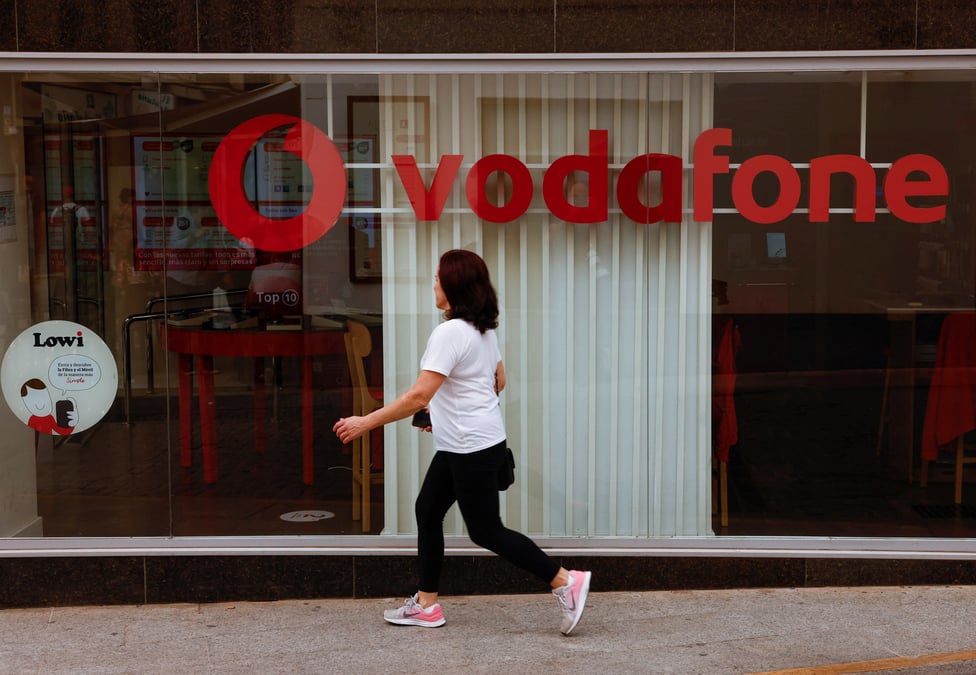 Swisscom, l'opérateur historique de télécoms en Suisse, va racheter la filiale italienne du géant britannique Vodafone pour 8 milliards d'euros.