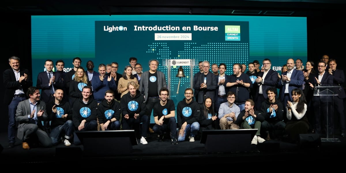 Les équipes de LightOn lors de l'introduction à Euronext Growth Paris mardi 26 novembre.