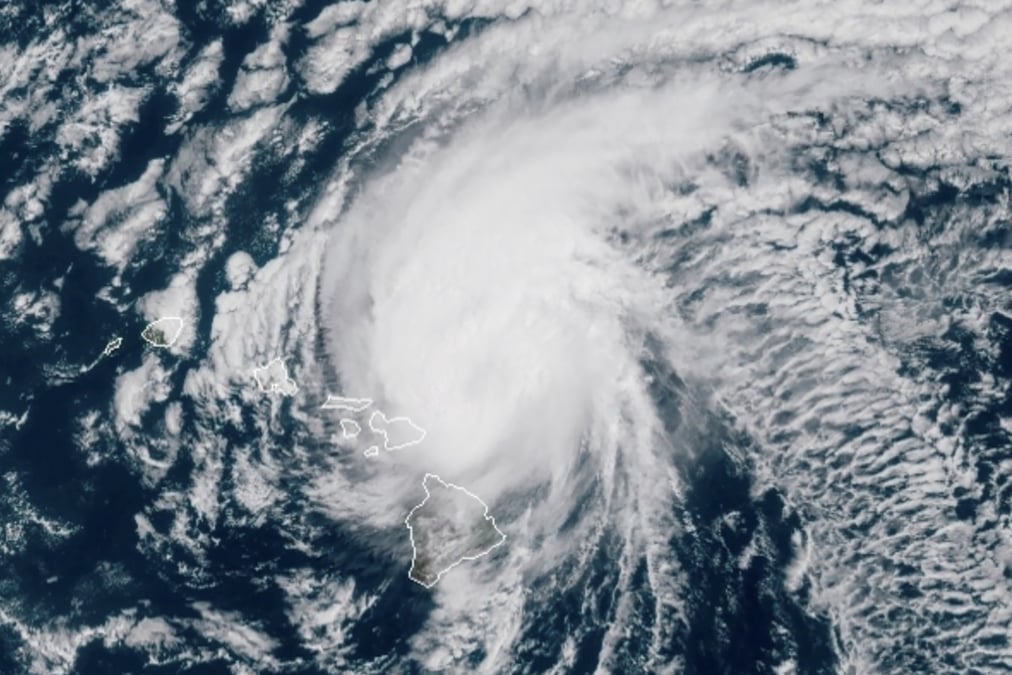 L'ouragan douglas frappe les iles de l'archipel d'hawai