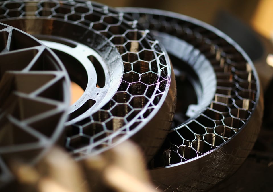Roues imprimees en 3d de la moto electrique nera du fabricant allemand d'imprimantes 3d bigrep