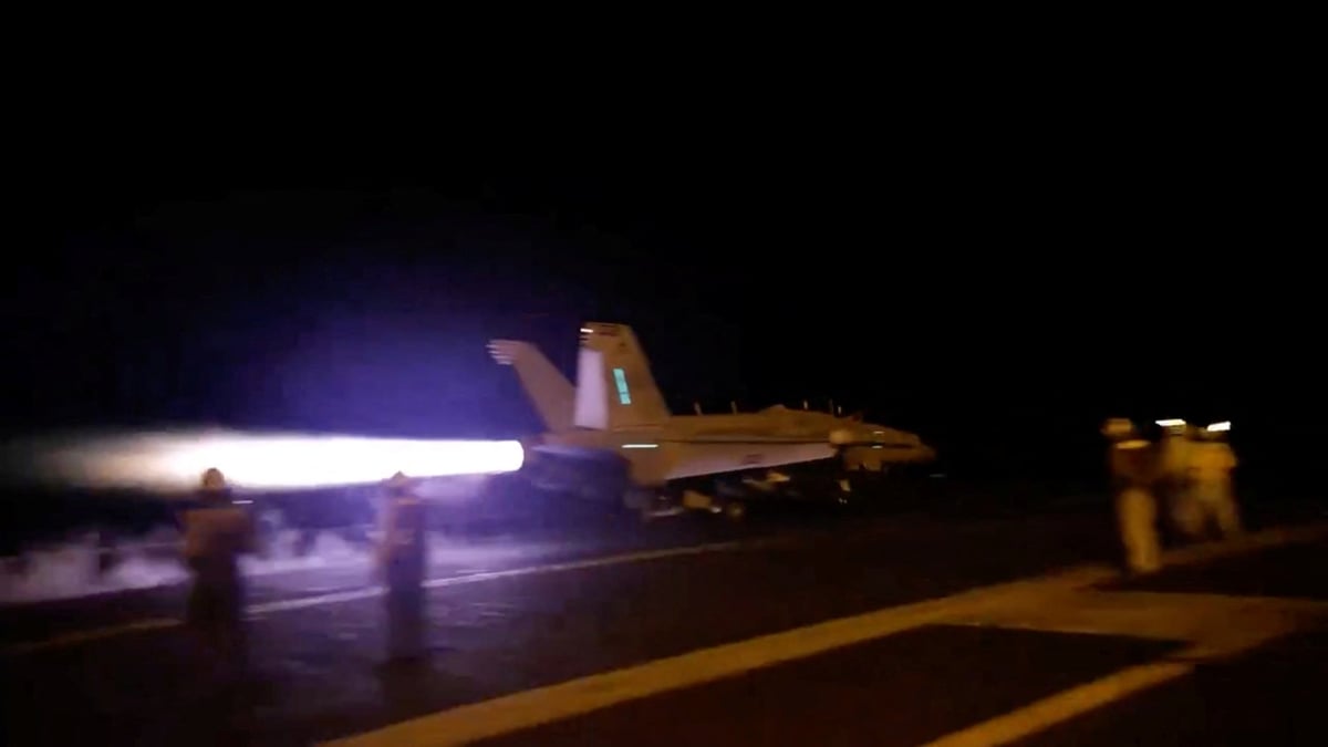 Un avion rejoint la coalition dirigee par les etats-unis dans le cadre de frappes au yemen