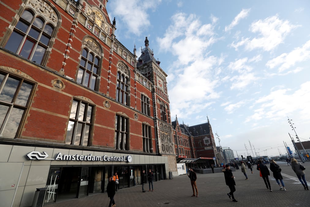 Agressions au couteau en gare d'amsterdam, un afghan arrete