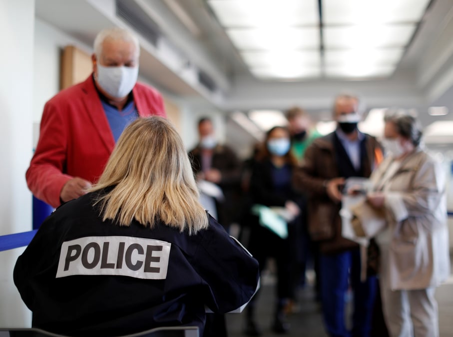 La france elargit ses mesures de controle renforce aux frontieres